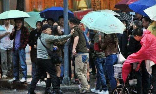 韩国男子吃瓜事件,韩国男子意外成为“吃瓜群众”事件引发热议 第3张 韩国男子吃瓜事件,韩国男子意外成为“吃瓜群众”事件引发热议 第3张