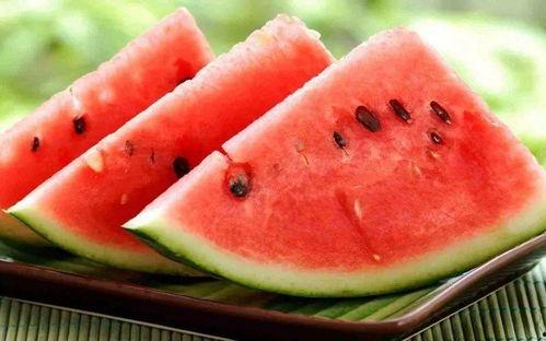 夏天晚上吃瓜,消暑解渴的夏日美食之旅  第1张