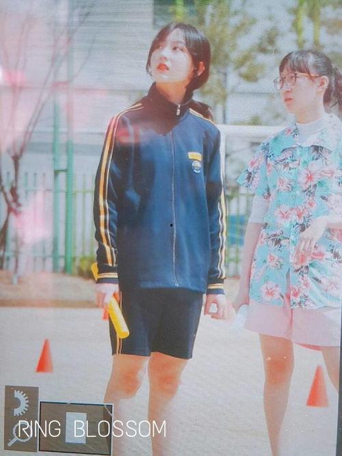 女团吃瓜法国,女团成员的甜蜜“吃瓜”体验  第2张