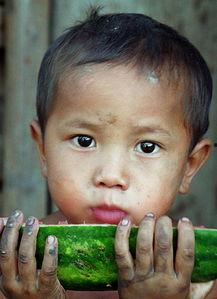 吃瓜少男图片  第3张